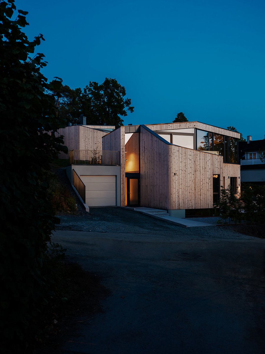 HomeAdore's tweet image. Flesaasveien: Elegant Timber Villas Nestled in Oslo
homeadore.com/2024/05/25/fle…