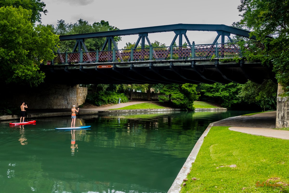 theSARiverWalk's tweet image. Did you know the King William District was the first designated historic district in Texas — and yes, the River Walk flows right through it! 🌳 📸 

Explore More:
bit.ly/4bPJew4