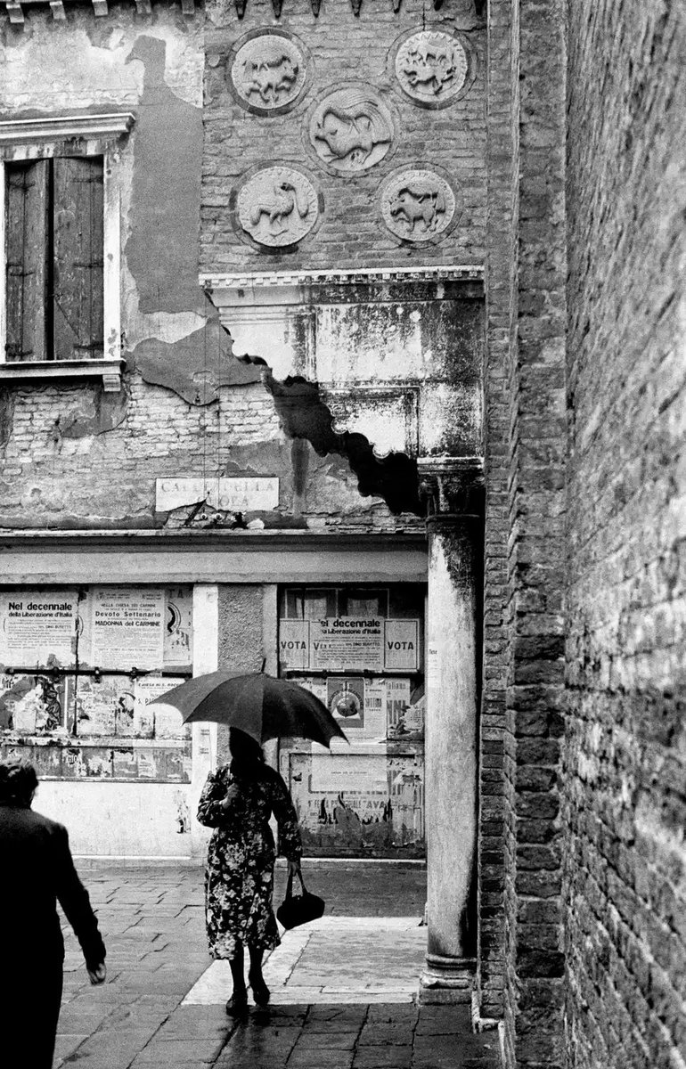 Inge Morath

Venice in the rain, 1954