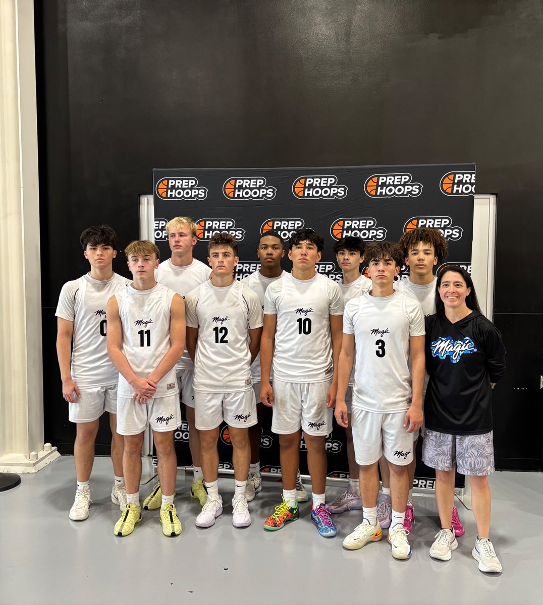 Mile High 16u Champs! Everyone chipped in to hit 100 points for the final win of a great season.