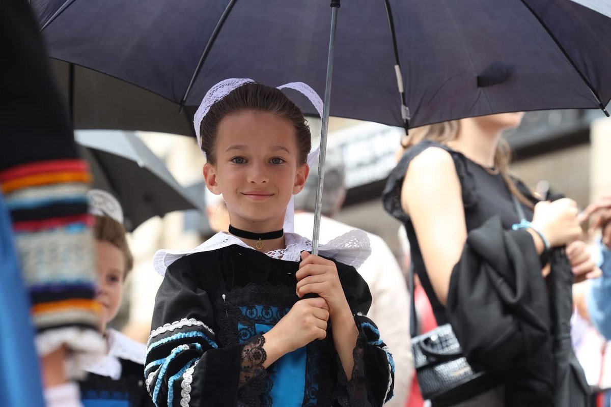 SterennTorrPenn's tweet photo. Les enfants du 102 ème festival Cornouaille
📸 Thierry Le Goff https://t.co/qUAHKrteHf
