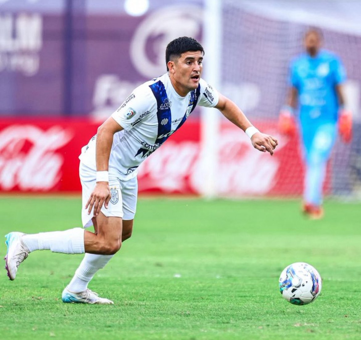 analyticspyfut's tweet image. Diego Valdez (31 años, 🇵🇾) vs. Olimpia 

⚽️ 1 gol 
🥇1° en gambetas exitosas [2]
🥈2° en recuperaciones [5]
🥈2° en más faltas recibidas [2]
❌ no cometió faltas