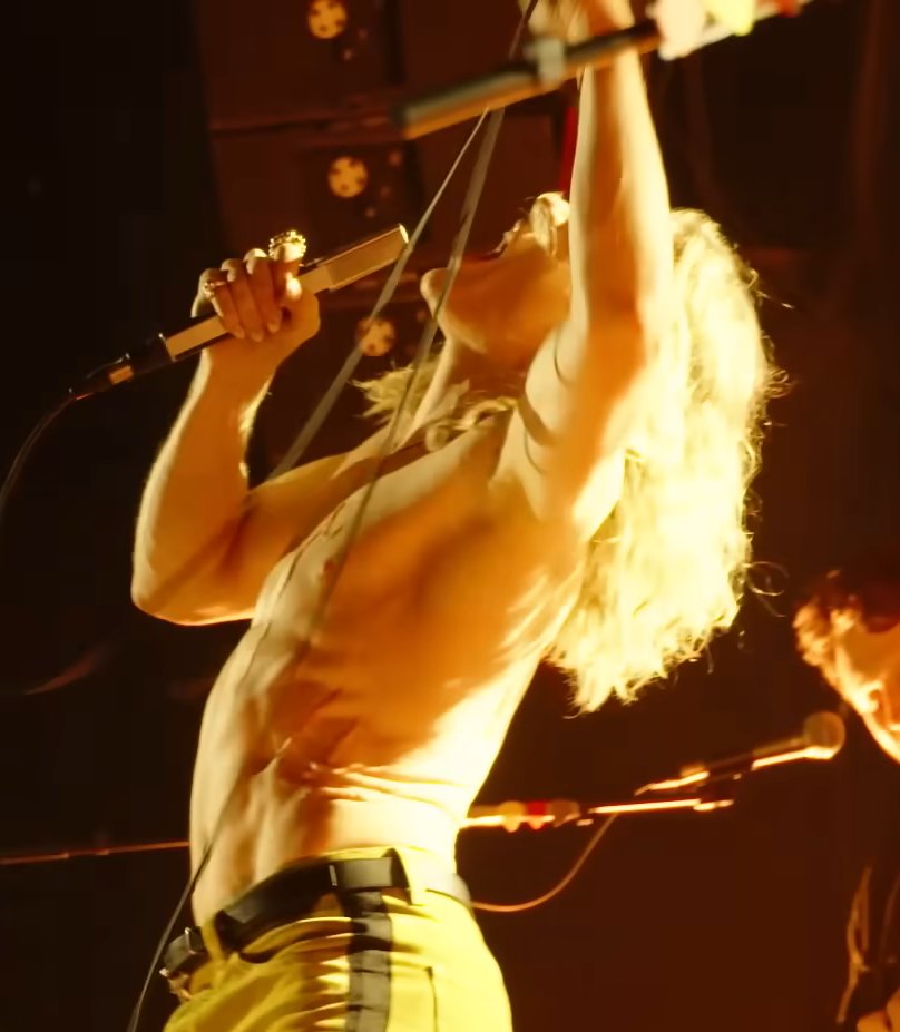 loverlestat's tweet image. the way he looks like a god of sunlight.. Apollo where have you been loca