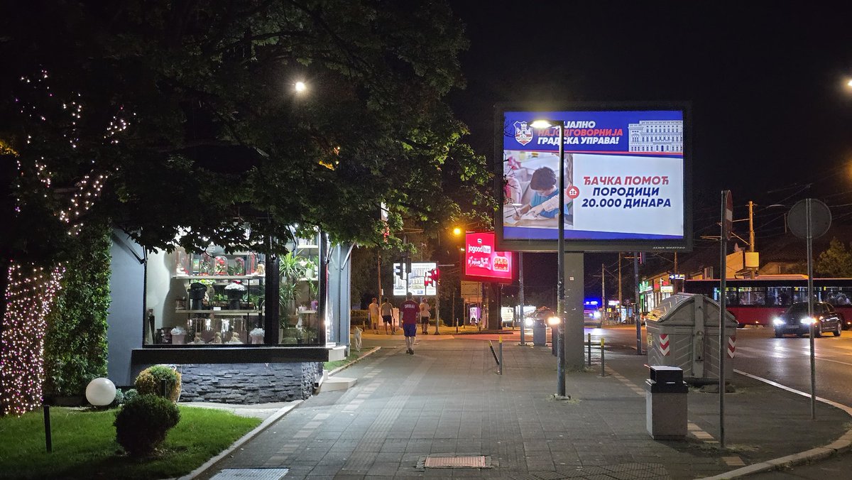 DragoslavicM's tweet image. I večeras bez parkiranja na sred trotoara!
Bulavar kralja Aleksandra.