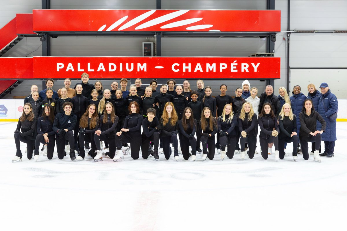 Skating School group pics from Advanced Camp… what a gorgeous bunch of zombies 🧟‍♀️ 😂

instagram.com/p/DMn-_ndOAVp/…