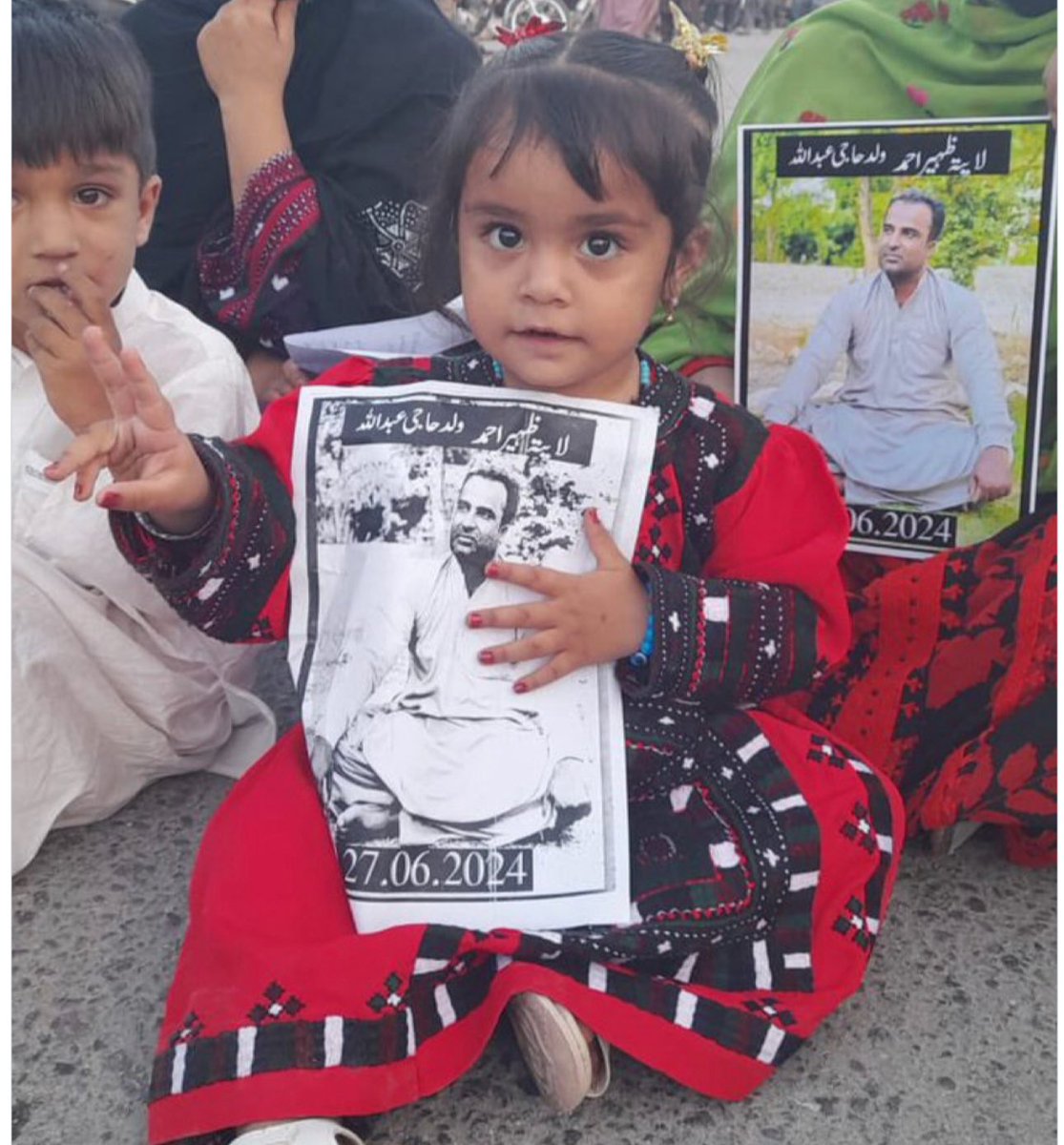 SammyPullain's tweet image. Today marks one year since Zaheer Ahmed was forcibly disappeared by Pakistani security forces on July 27, 2024, in Quetta. His whereabouts remain unknown.
His family states. “We are being subjected to collective punishment.”
#ReleaseZaheerBaloch
#EndEnforcedDisappearances…