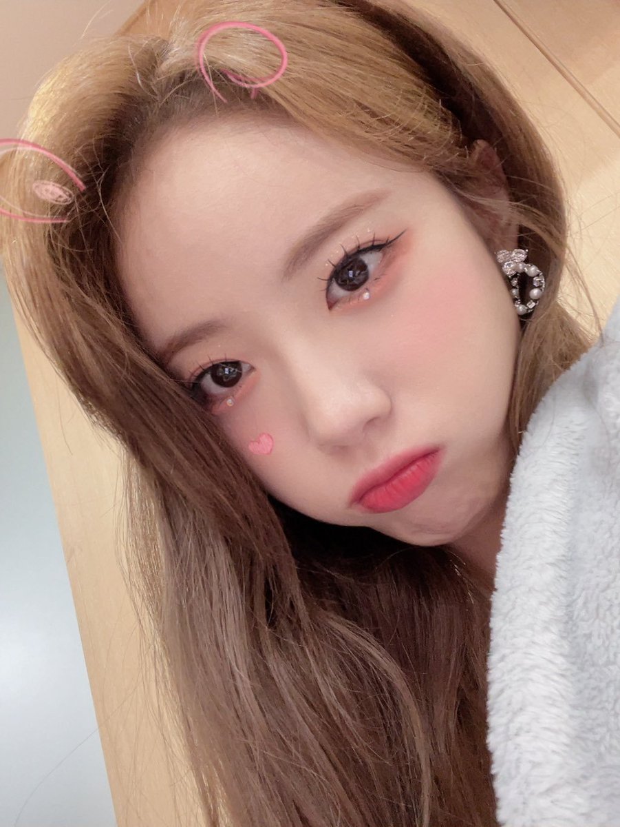 divinitysite's tweet image. Auxilio me encuentro consumida por el #𝔓o͞pp𝕪ʼ𝔖𝕥ërǝo y ya no puedo dejar de cantarla en todo momento, lo que deja en claro esto es que mis #𝔖piǝsかかる𝓙apa͟n and my heart too !! Aunque tampoco podría quejarme por eso, que tomen mi dinero si lo quieren.

𝑆tar𝕝ight 𝙽ami 𖹭