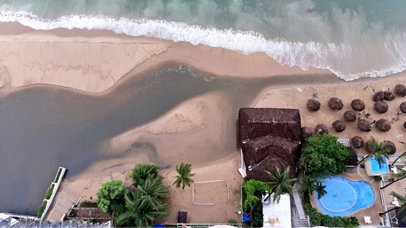 enfoqueinforma's tweet image. #Chilpancingo 📌 Después de una revisión de la red hidrosanitaria en Acapulco tras las denuncias de aguas negras que llegan a la bahía, personal de la CAPASEG detectaron una serie de irregularidades en las diferentes cuencas que existen en el puerto.