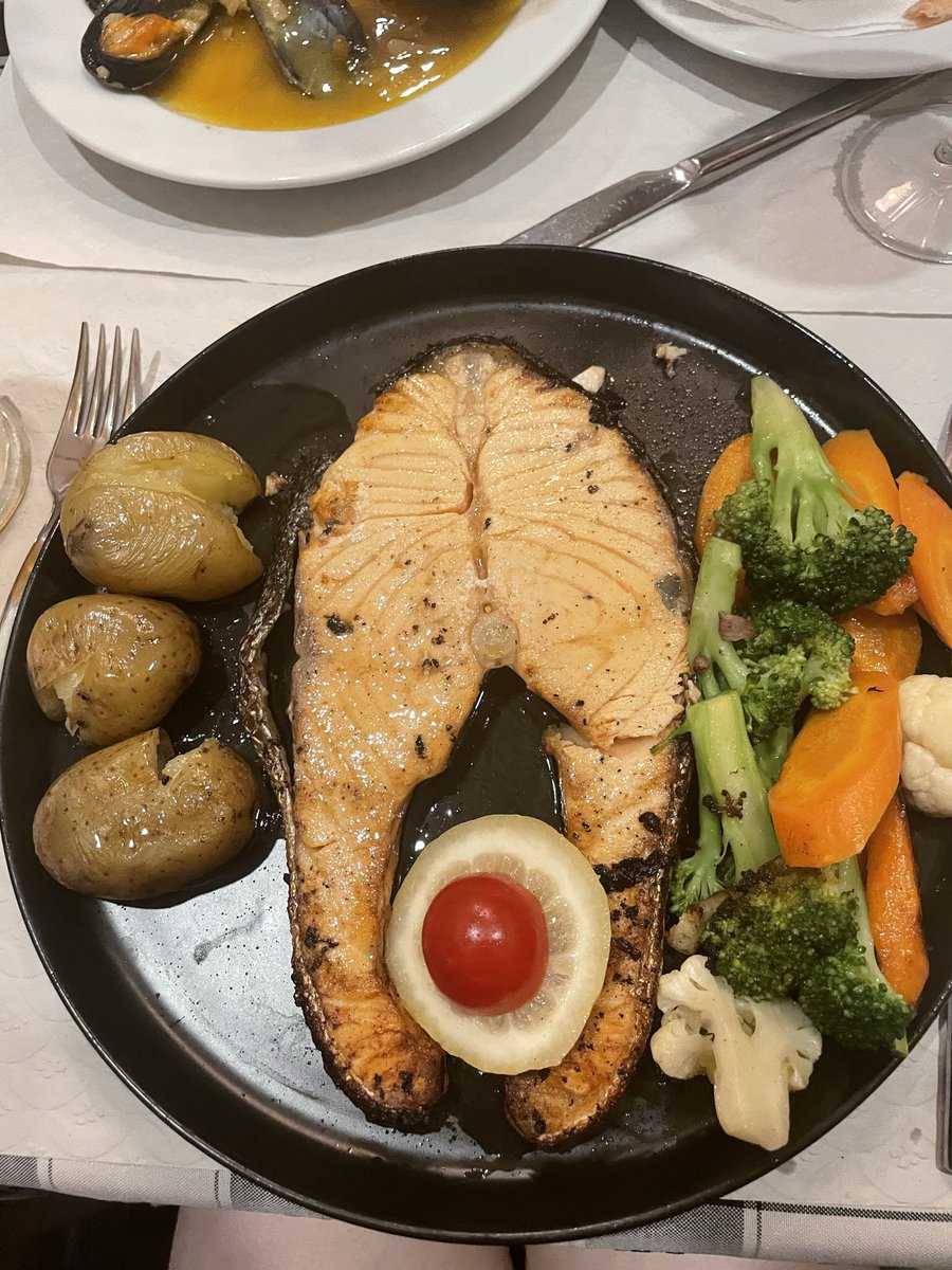 this was probably the biggest piece of salmon ive ever had… ( ˶°ㅁ°) !!