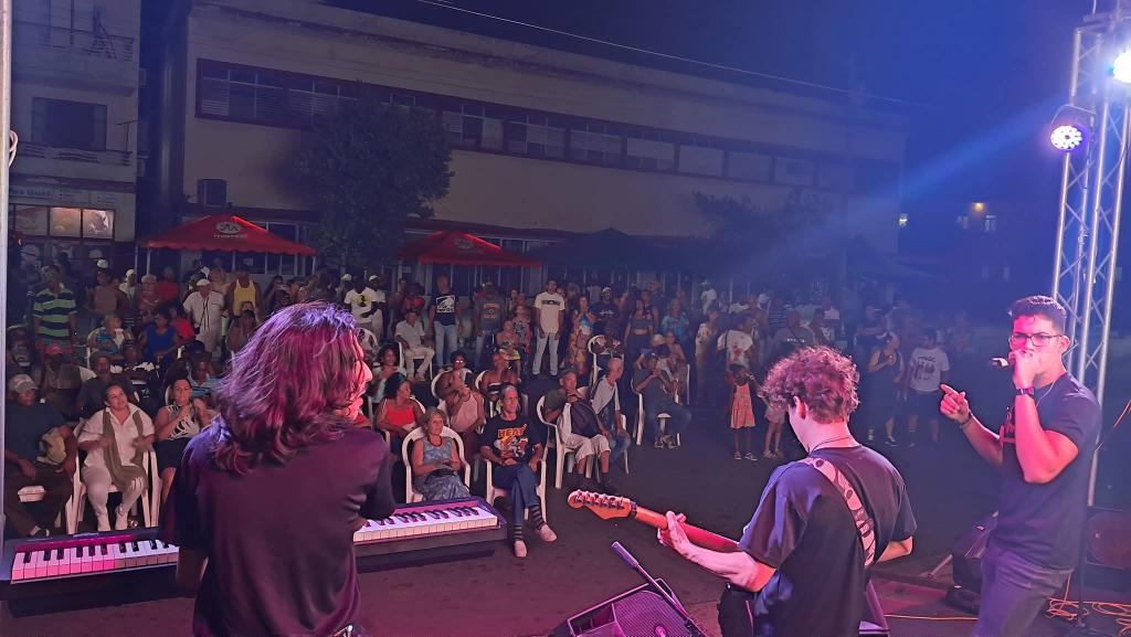 😍 Pero qué belleza este canto de siempre hoy en medio de la Avenida 23 ‼️

💯 Lujazo que nos damos en las jornadas VIVARTES 23 del Festival de Cine de Verano con una leyenda de la música cubana: el Grupo Moncada 👏👏👏 #VeranoSiempreJoven