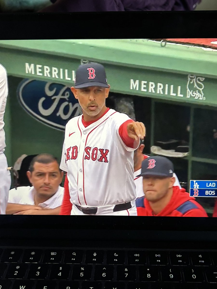 bruhjoint's tweet image. IS THAT NOT KENDALL ROY