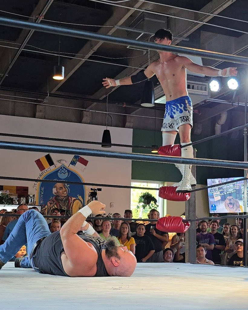 A fan shot from last nights match against XWW’s U.S Champion Jonny Baker. 

<a href="/XwwOfficial/">Xtreme World Wrestling</a> is on fiyahhhh