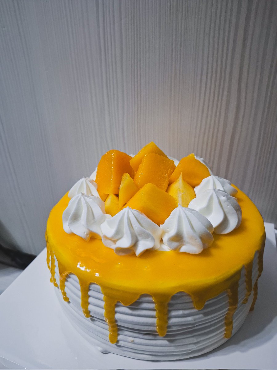 好久沒做蛋糕了給我自己了
祝我自己生日快 又老一歲了
（大晚上不睡覺做蛋糕 好累！