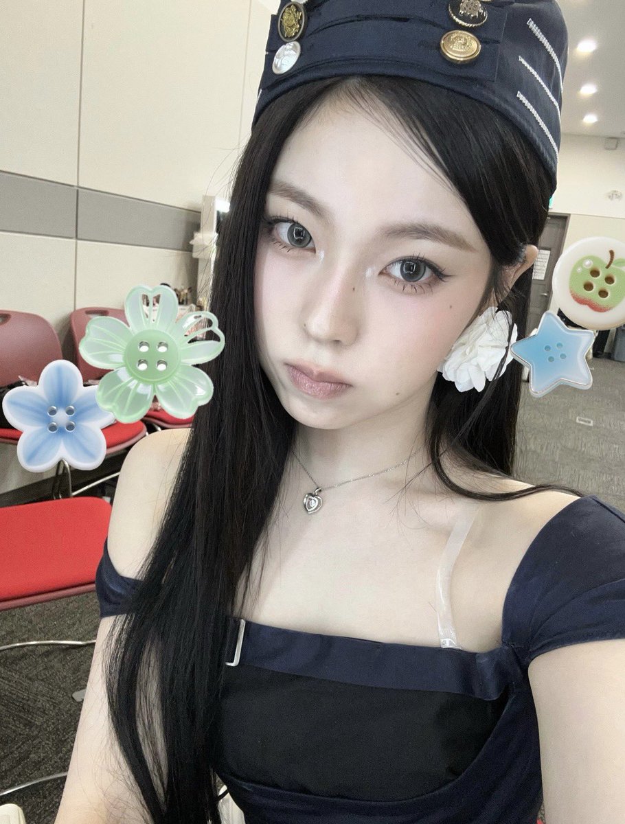likelyfox's tweet image. kissing her would feel like heaven but 10 times better