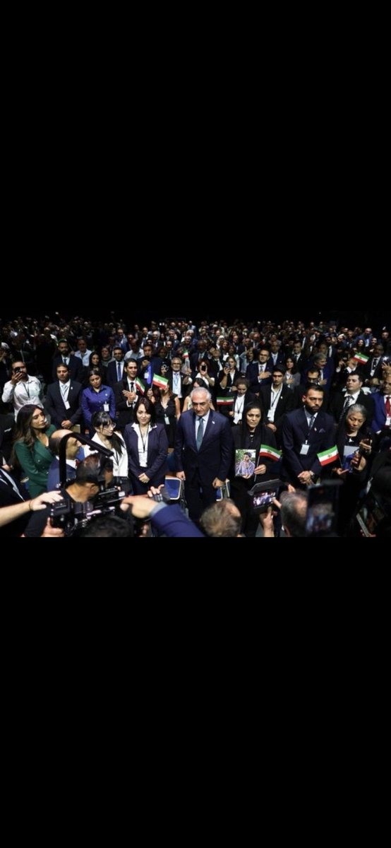 sarbedar111's tweet image. به نام شاهنشاه، دل‌ها شادمان است
زبان‌ها ثناخوان، بهر این سلطان است
ز هر گوشه خاک ایران، به عشقش می‌خوانند
که این شاه، امید و آمال این ایران است.
#KingRezaPahlavi 
#همكارى_ملى