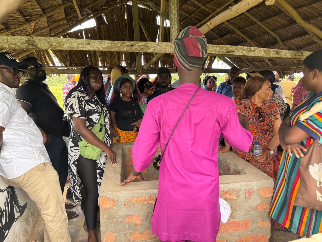 nbasblofficial's tweet image. A Powerful Final Stop: The Point of No Return!
Today, we concluded our historic journey with a visit to the deeply symbolic Point of No Return; the final and most sobering stop on our Badagry 2025 tour.
We began with a calm yet thought-provoking boat ride to the distant island;…