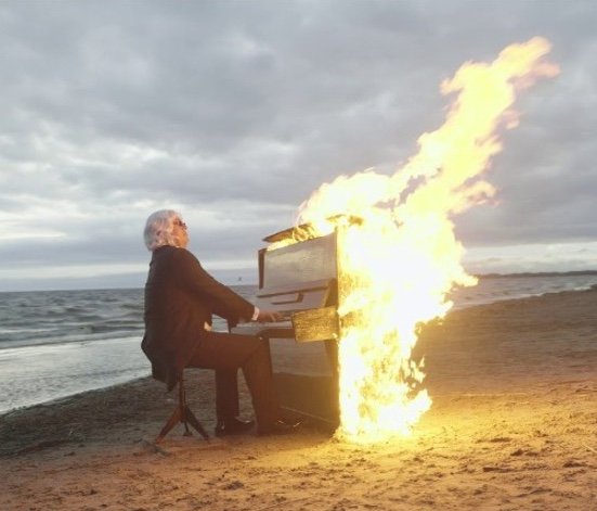 EllisSnuppy's tweet image. "It's just a game about building a colony. The music doesn't have to be that good"
Alistair Lindsay:
