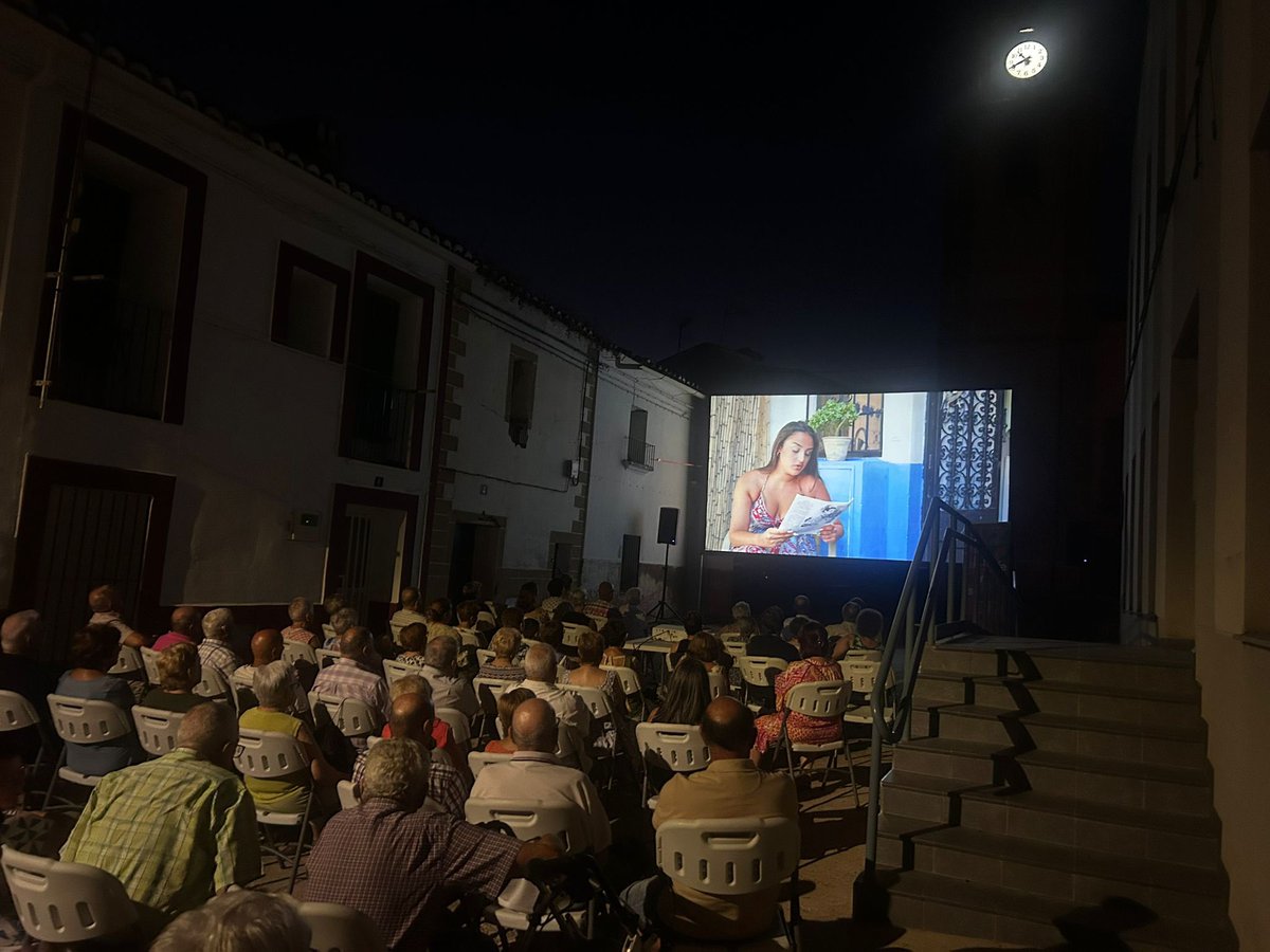 PeriferiasFest's tweet photo. 🎬#13FestivalPeriferias
✨✨Maravilloso fin de semana en #PiedrasAlbas bajo las estrellas para disfrutar del mejor 🎞️ #cine y 🎶 #música al aire libre
🤗 Este verano te esperamos en #LaRaya 🇵🇹🤝🇪🇸 https://t.co/yQCSSQwPvM