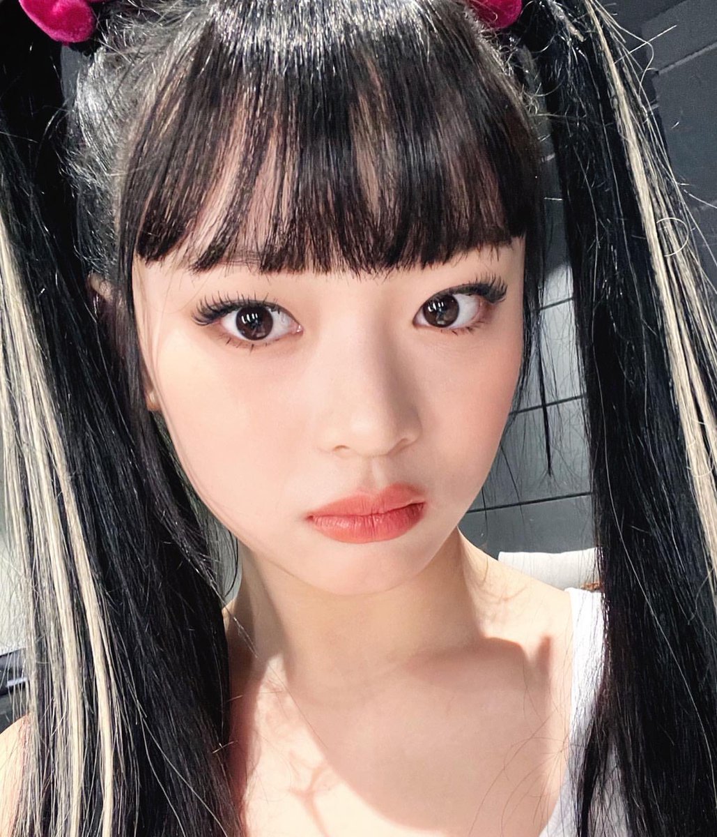 dazzibellefied's tweet photo. gave us some of the greatest album covers from selfies the girls took in the hybe building https://t.co/AT7SmeIYbW