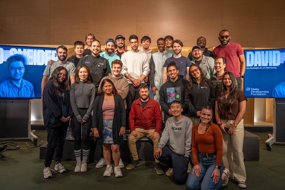 draper_u's tweet image. We just wrapped up Week 2 of the DraperU x @StellarOrg Founder Residency Program!
Here are some of the highlights:
- Spoke to our CEO @AsraNadeem
- Pitched to @TimDraper
- Hosted @chrisli2046 and @davidlsneider
Ready for Week 3 💪