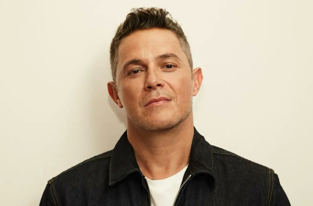 🎧😎
#ElVinoDeTuBoca de <a href="/AlejandroSanz/">Alejandro Sanz</a> ha sido elegida por el voto de nuestros seguidores como la #CanciónMásCoolDelMes.

¡Dale ❤️ si te parece un TEMAZO!
youtu.be/0coKLgSYt_8?si…