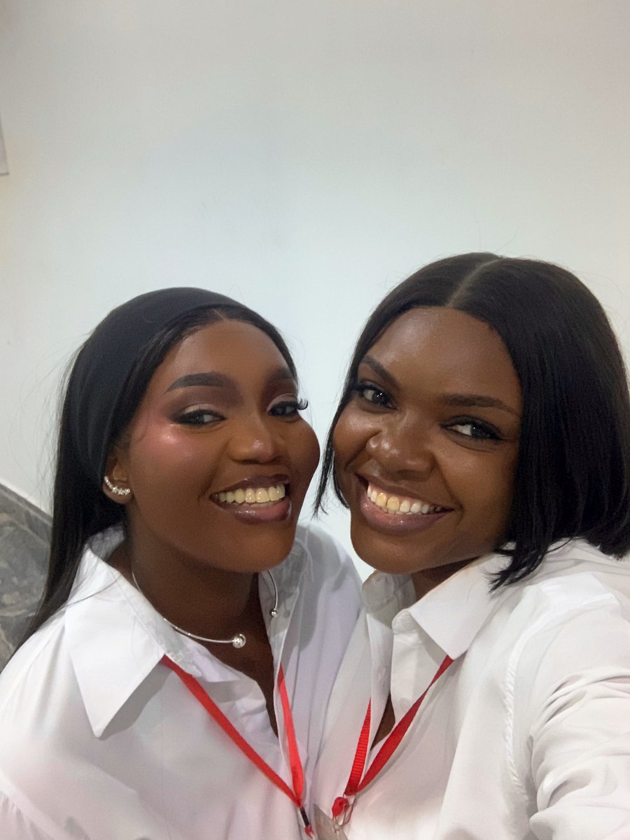 Florrydimples's tweet image. It’s always a beautiful experience and an honour to serve at upperroom.
God Bless you minister @DunsinOyekan
#Geni