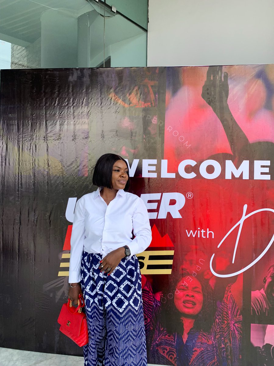 Florrydimples's tweet image. It’s always a beautiful experience and an honour to serve at upperroom.
God Bless you minister @DunsinOyekan
#Geni