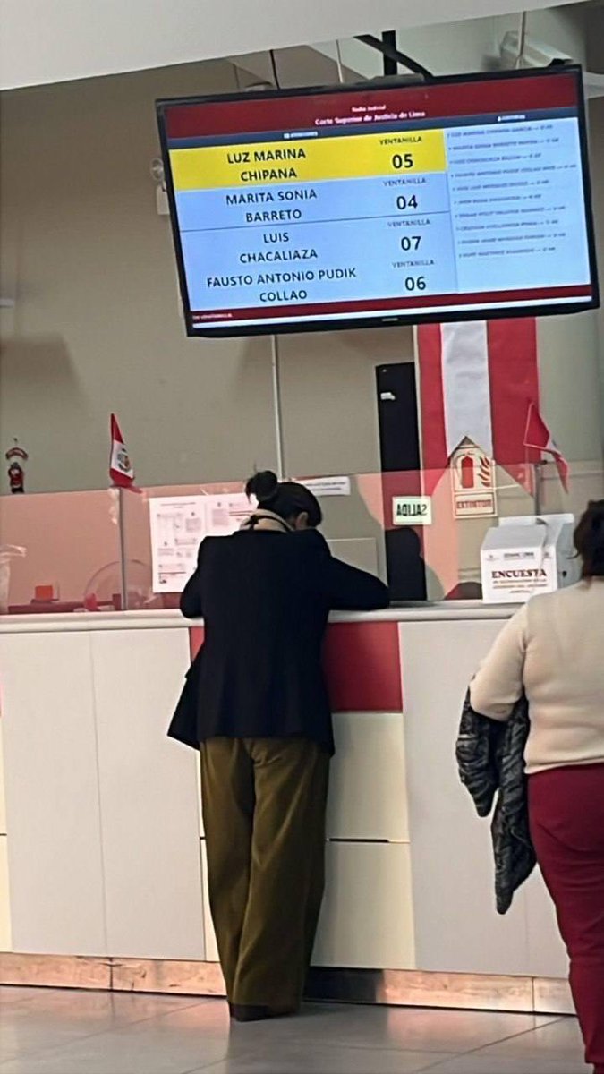 cparedesr's tweet image. 🚨Fiscal Barreto se burla del @Poder_Judicial_ y de la @FiscaliaPeru. El viernes 25, no asistió a la audiencia judicial por su denuncia de “acoso” y “banda organizada” contra 5 periodistas de @willaxtv. Estuvo en una sede del PJ presentando más denuncias. Tampoco fue a trabajar.