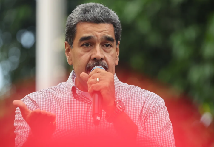 El presidente de Venezuela, Nicolás Maduro, calificó este domingo de "bipolar" la política exterior de Estados Unidos, por lo que dijo que es difícil anticipar un mayor acercamiento con Washington tras un canje inédito de presos acordado por ambos países y la concesión de una