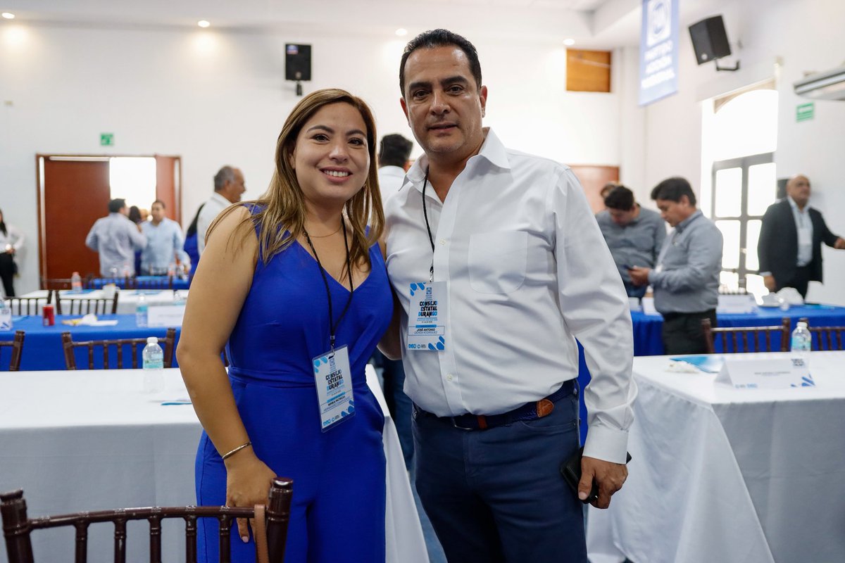Minka Hdez C (@minka_hdez) on Twitter photo Hoy inicia una nueva etapa para <a href="/AccionNacional/">Acción Nacional</a> en Durango
Desde el Consejo Estatal, se reafirma el compromiso con un partido fuerte y cercano.
Reconozco a <a href="/mario14sm/">Mario Salazar Madera</a> por asumir este reto con visión. 🔵
#AcciónNacional Hoy inicia una nueva etapa para <a href="/AccionNacional/">Acción Nacional</a> en Durango
Desde el Consejo Estatal, se reafirma el compromiso con un partido fuerte y cercano.
Reconozco a <a href="/mario14sm/">Mario Salazar Madera</a> por asumir este reto con visión. 🔵
#AcciónNacional