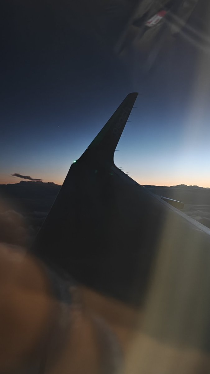 Xxenogenesis's tweet image. 空の中の5:55