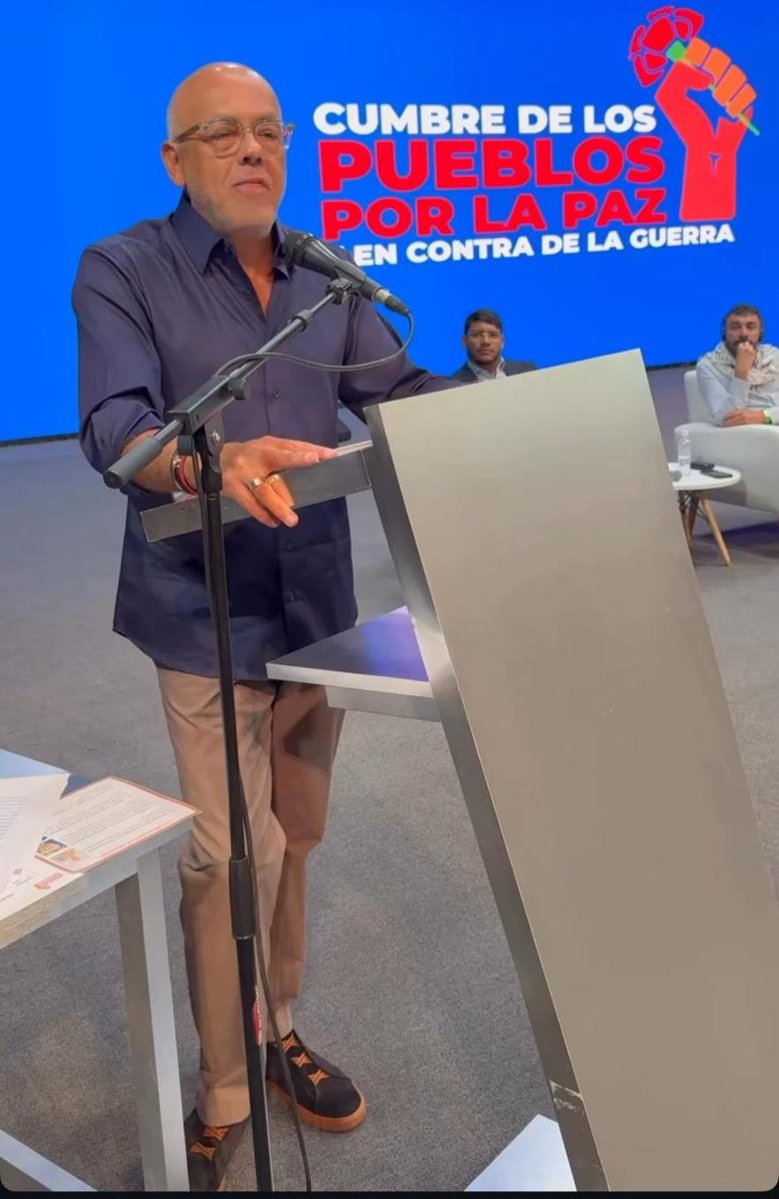 zuricht94's tweet image. Quedó trastornado desde la visita del negociador gringo.
