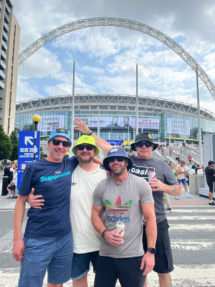 liamricho86's tweet photo. #Oasis Vibes in the area! One of the greatest nights of my life!
#OasisLive25 #Biblical #WembleyStadium #BudgySmugglers https://t.co/KDCRsBufXp