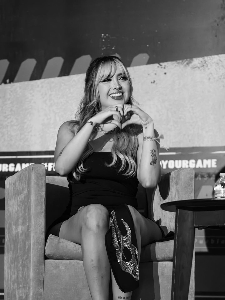 chrisdearig's tweet image. cada foto que sale es más linda que la anterior😻🩷