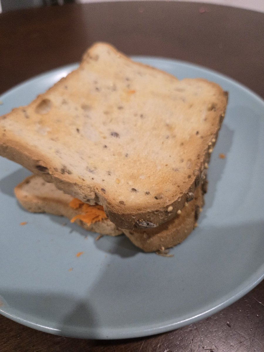 Theeban1437's tweet image. my kids (4 & 2) got inspired by the cooking show my wife and I were watching and decided to make daddy a sandwich themselves. presenting: the carrot sandwich 🥕😂 you bet I ate the whole thing 🤣.