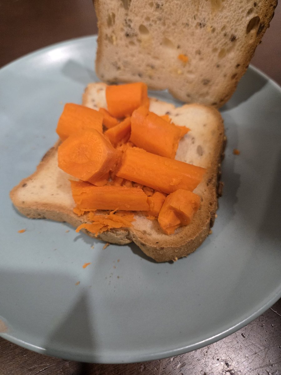 Theeban1437's tweet image. my kids (4 & 2) got inspired by the cooking show my wife and I were watching and decided to make daddy a sandwich themselves. presenting: the carrot sandwich 🥕😂 you bet I ate the whole thing 🤣.