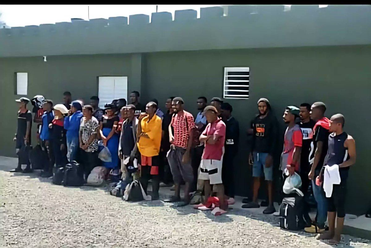 Continuando con los operativos dirigidos a resguardar la seguridad fronteriza, miembros del Ejército de República Dominicana (ERD) asignados al Puesto de Chequeo El Carril, llevaron a cabo un operativo en distintos sectores de la provincia San Juan de la Maguana.