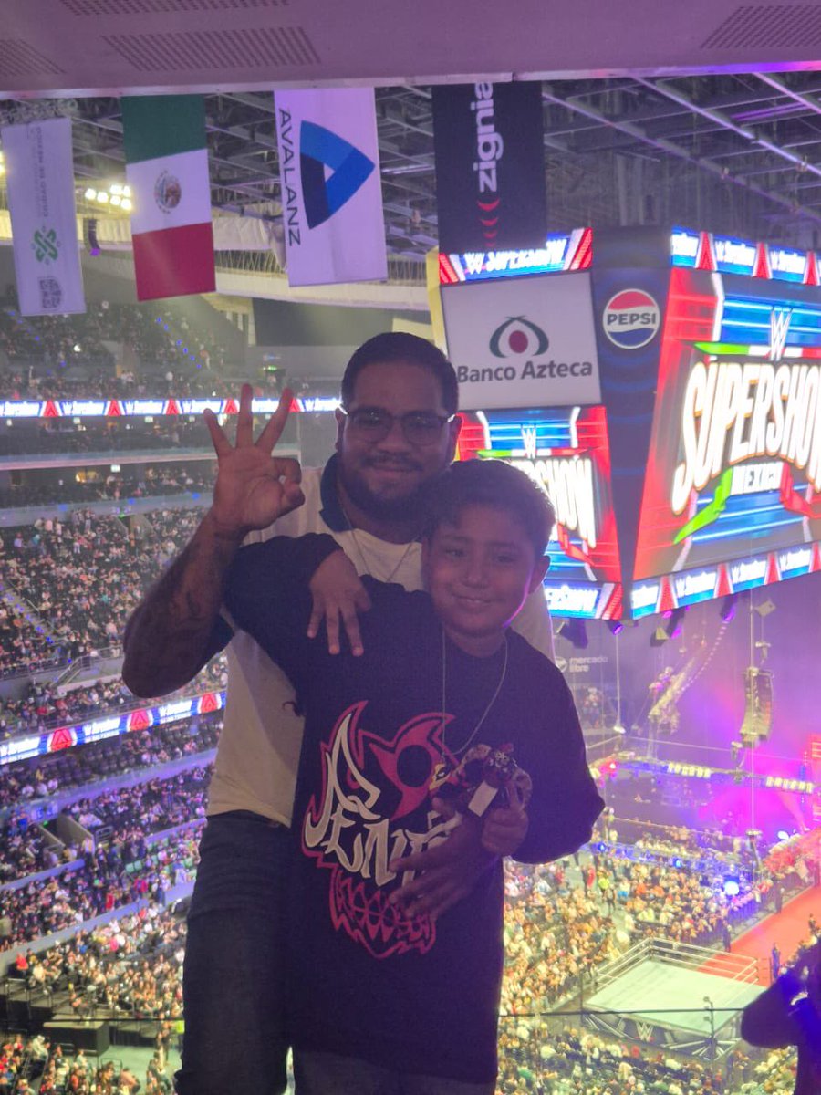 JorgeNikaidoB's tweet image. Así se la pasaron nuestros invitados al SuperShow de la @WWE en la @ArenaCdMexico.
Luces, gritos y llaves por todos lados.
Gracias por ser parte de esta dinámica. ¡Nos vemos en la próxima!