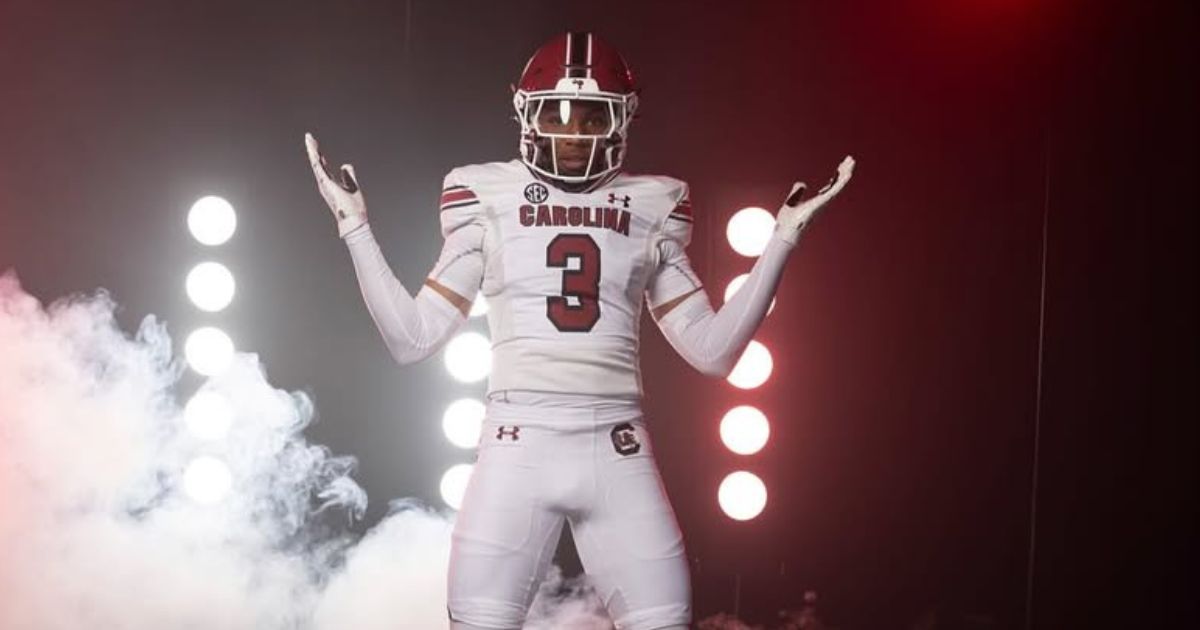 TheCFBNation's tweet image. Grimsley (NC) 2026 3⭐DB Recruit Kosci Barnes Has Announced His Commitment To The University of South Carolina
Barnes Is The #49 Ranked DB In The '26 Class & Top 30 Ranked Player In North Carolina
#GoCFB #CollegeFootball #SpursUp #Gamecocks #SouthCarolina @KosciBarnes