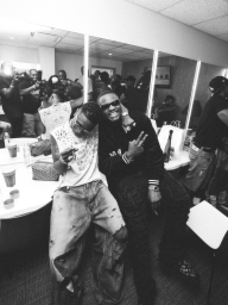 CollinsThuggie's tweet image. BIG WIZ X DJ TUNEZ 🖤🦅