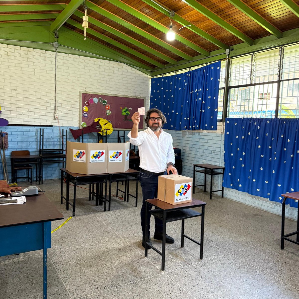 elgochoceballos's tweet photo. Cumplido el compromiso con Venezuela, con los vecinos de 335 municipios, presentamos candidatos como tú, que hacen de Arepa Digital una nueva alternativa, un centro político desligado del conflicto y con prioridad en la gente🇻🇪✊🏽
#arepadigital #elecciones #elgochoceballos #danielceballos #gentecomotu