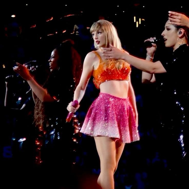 chlosuree's tweet image. OH THEY DEVOURED. THE ABS?????