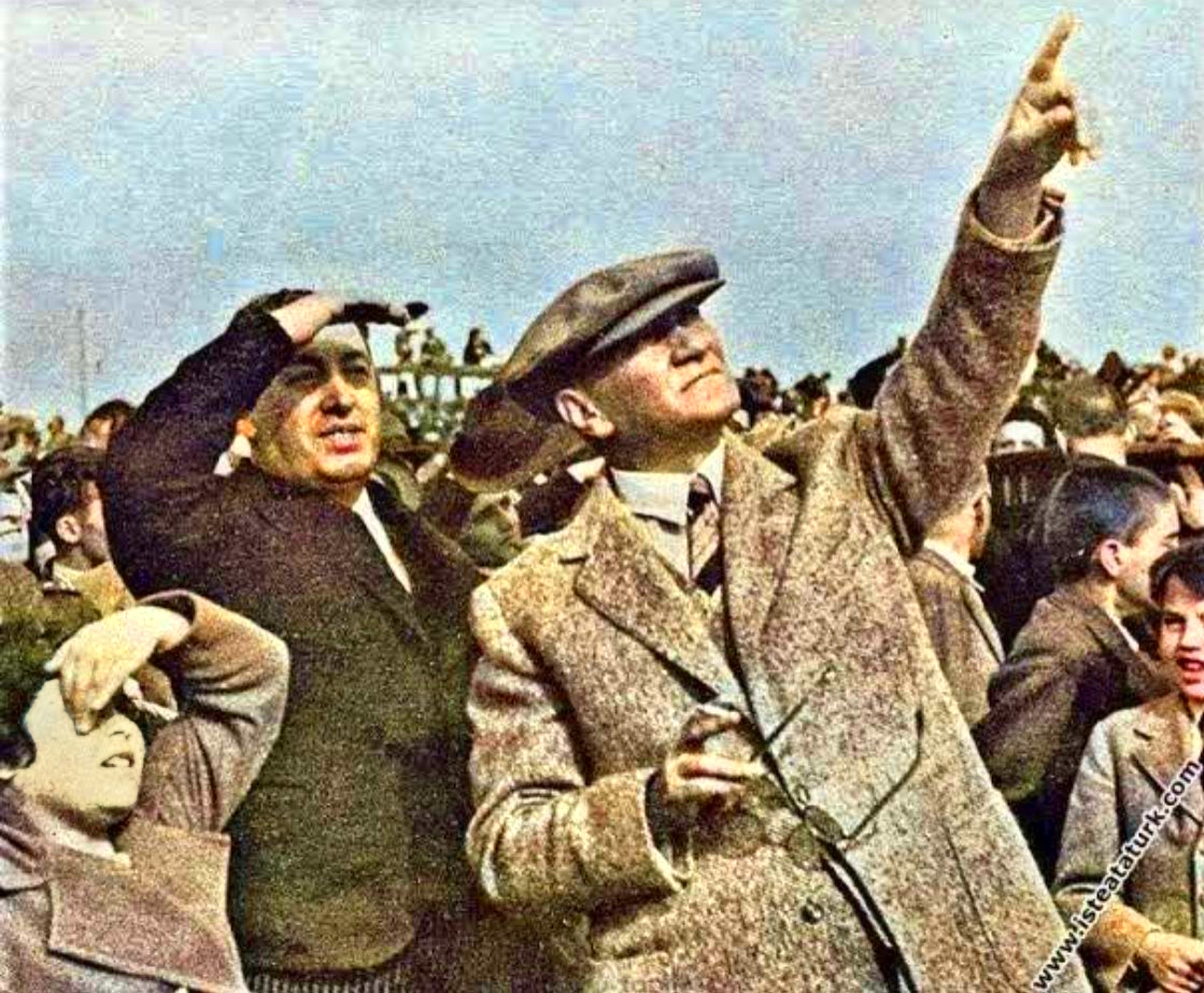 FerdalSerttas's tweet image. EN İYİ ÖĞRETMENLER, NEREYE BAKMANIZ GEREKTİĞİNİ SÖYLER FAKAT NE GÖRMENİZ GEREKTİĞİNİ SÖYLEMEZ. (SİZİ DÜŞÜNMEYE SEVK EDER.)
ALEXANDRA K. Trenfor
( Emek harcanarak öğrenilen bilgi, kalıcı olur. )