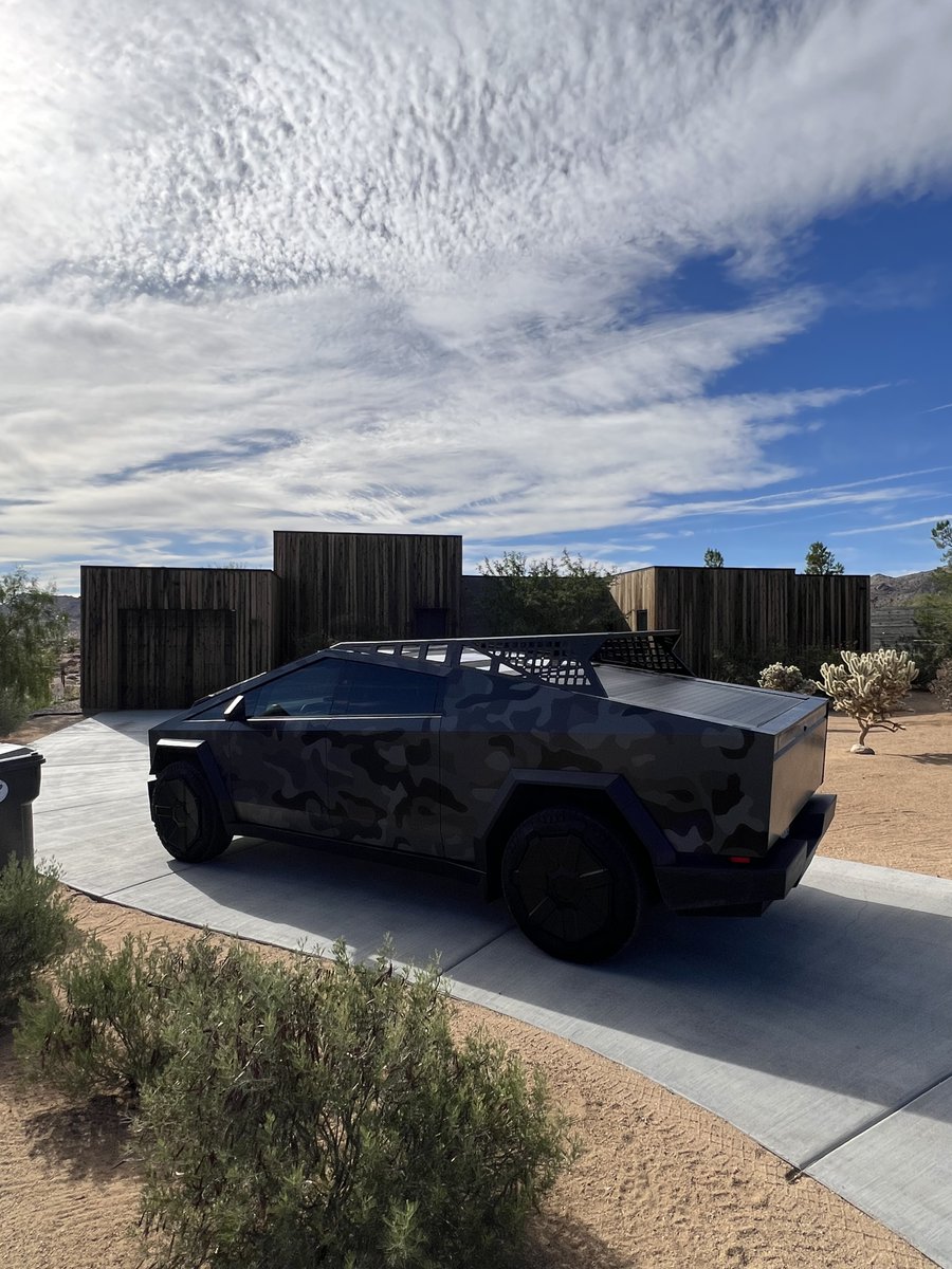 CyberBagChaser's tweet image. House goals in the Desert. #cybertruck #modernhome #houseporn #joshuatree