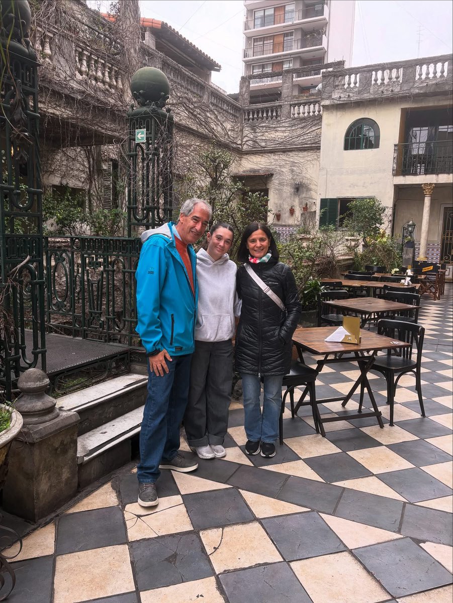 adribaran's tweet image. Family & Buenos Aires!
Say no more!