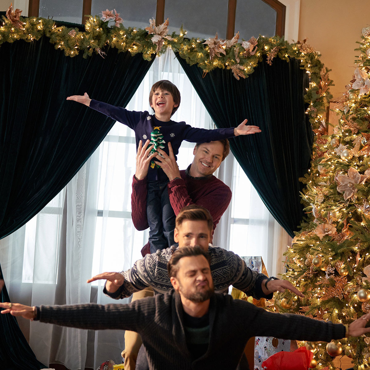 HallmarkPlus's tweet photo. Join the Brenner brothers for all the yuletide love and laughter this #ChristmasInJuly! 🎄

Stream #ThreeWiserMenAndABoy, starring #AndrewWalker, #PaulCampbell, and #TylerHynes, on #HallmarkPlus! https://t.co/j3dn33oSmh