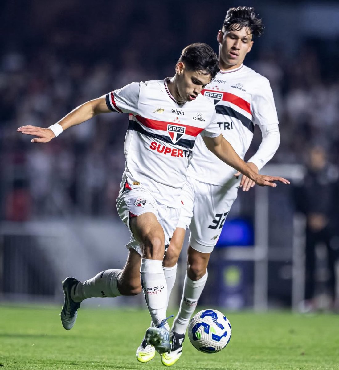 analyticspyfut's tweet image. ⚔️ 💯 Damian Bobadilla (24 años, 🇵🇾) fue el jugador con más quites exitosas [5/5] en el partido entre São Paulo vs. Fluminense