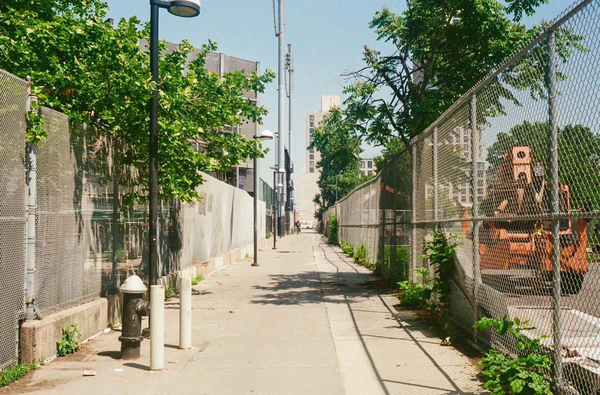 showmeNY2's tweet image. NIKON S3
W-NIKKOR C 3.5cm f/2.5
FUJIFILM 400 (US)