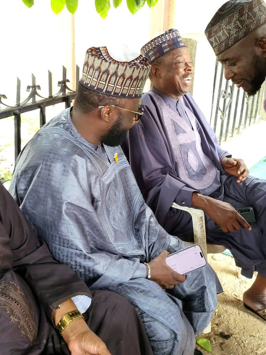 Engr_Alkasimfge's tweet image. It was a pleasure meeting with the APC Caucus Chairman of Tarauni Local Government, Alhaji Muhammad Talle Mai Unguwa, this evening in Kano. We shared valuable ideas on community development and ways to make lasting impact at the grassroots level.
-@HonHafizKawu