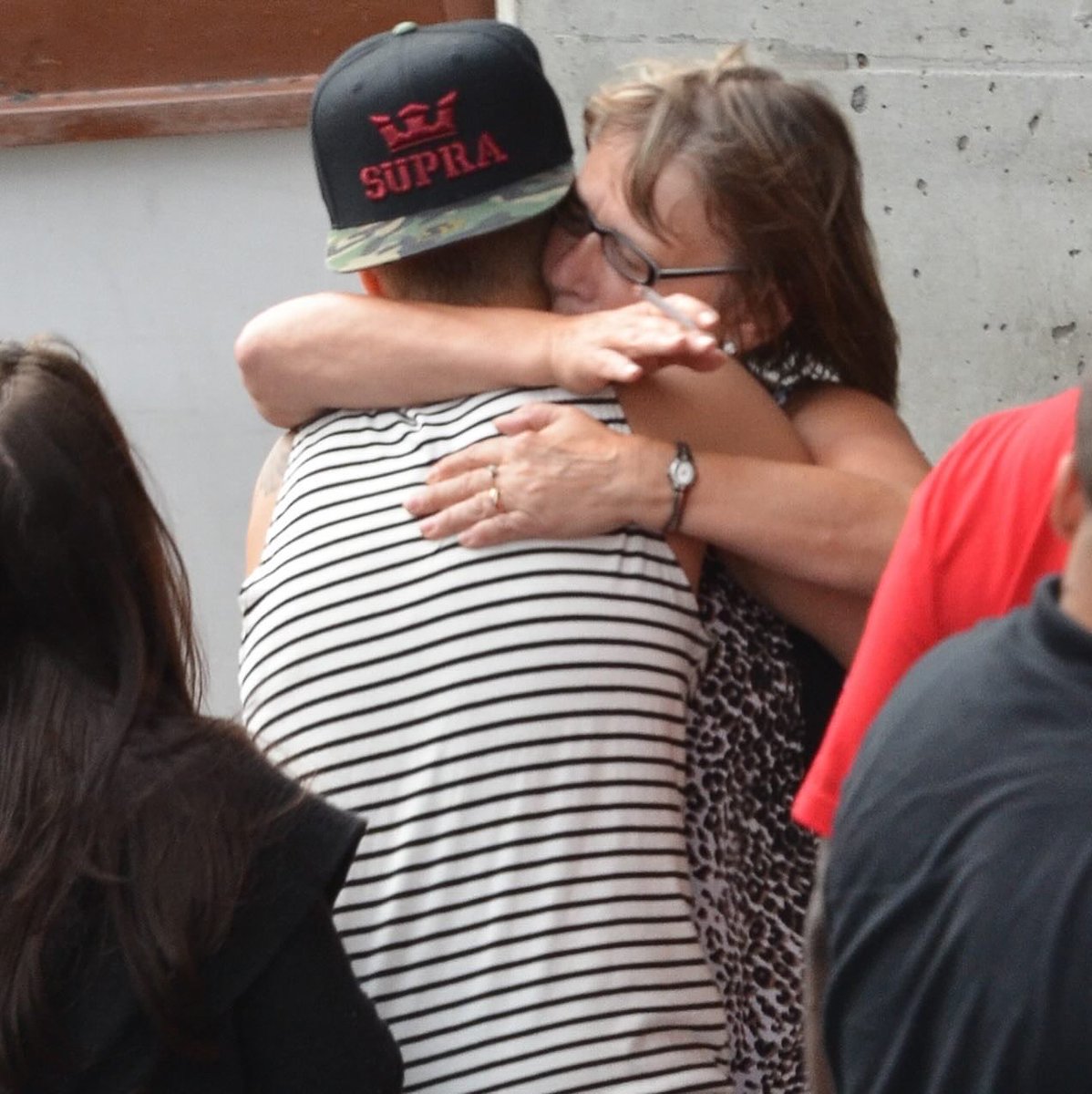 JDBieberDumps's tweet image. Justin Bieber and his grandma spotted in Ottawa, Ontario
(July 23, 2013)
